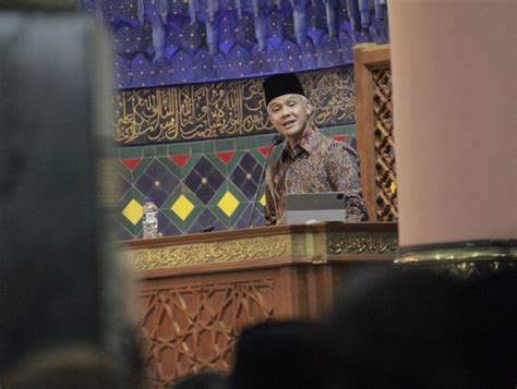 Sambut Ceramah Ganjar Mahasiswa Bentangkan Spanduk Solidaritas Untuk