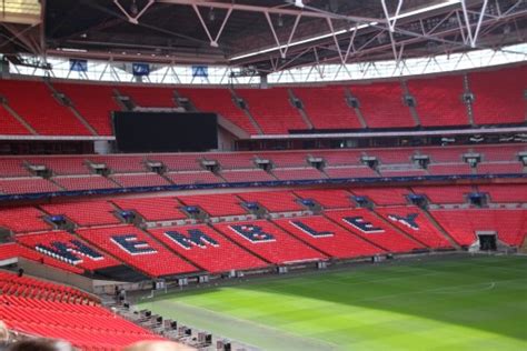 Gambar Struktur Auditorium Sepak Bola Inggris London Arena