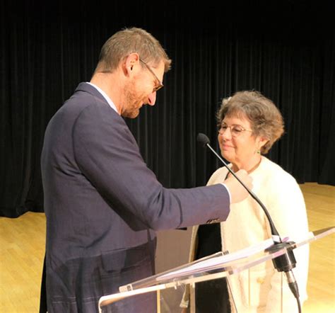 Remise des Palmes Académiques à Anne Kolly École Primaire Lestonnac