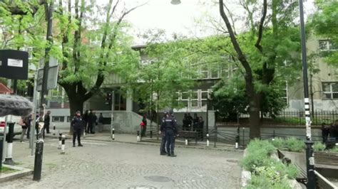 Tiroteo en colegio de Serbia deja 8 niños y un guardia de seguridad