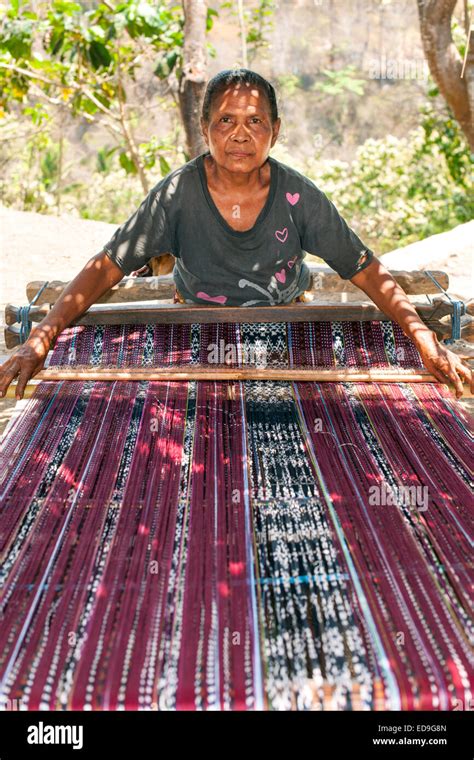 Sarong Hi Res Stock Photography And Images Alamy