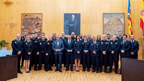 Toma de posesión entrega de cruces al mérito y felicitaciones a