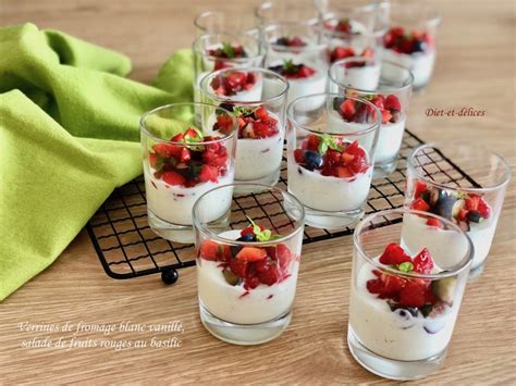 Verrines de fromage blanc vanillé salade de fruits rouges au basilic