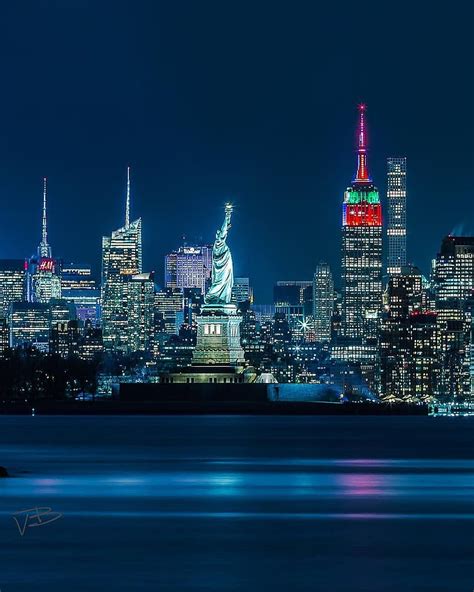 Statue Of Liberty At Night Wallpaper