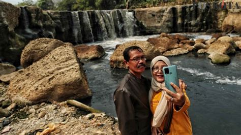 Curug Parigi Di Bekasi Yang Tercemar Limbah Dan Berbau Tak Sedap