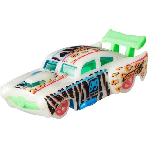 Ripley Hot Wheels Monster Trucks Con Camiones Y Autos Que Brillan En La Oscuridad