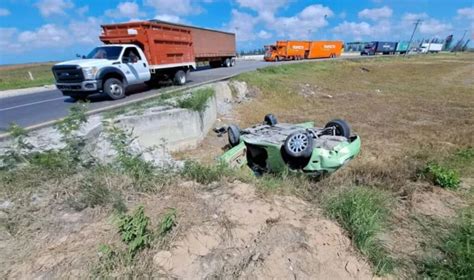 Familia resulta lesionada tras volcar vehículo El Heraldo de San Luis