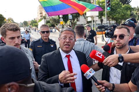 30 000 March In Jerusalem Pride Parade Under Tight Security But Without