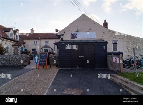 Pub Dun Cow Hi Res Stock Photography And Images Alamy