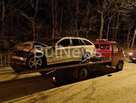Среднощно меле! Четирима пострадаха в тежка катастрофа до „Чайка“ във ...