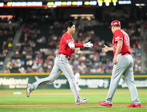 大谷翔平、剛腕チャプマンの165・9キロを打ち返す！バット折られながらも内野安打 Mlb写真ニュース 日刊スポーツ