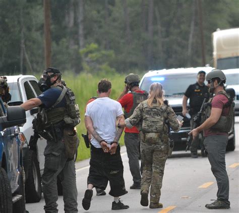 Updated U S Marshals Sled Arrest Wanted Man In Varnville Standoff