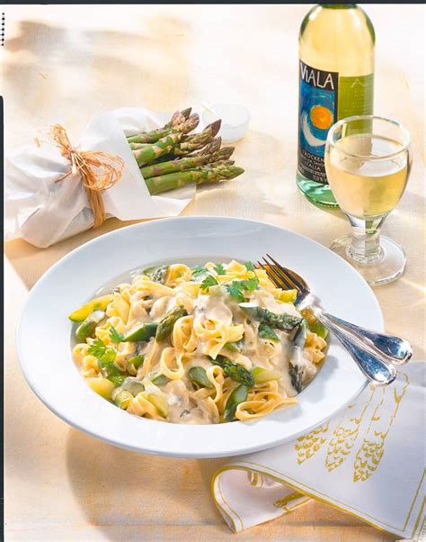 Feine Bandnudeln Mit Gorgonzola Sahne Und Spargel Rezept Lecker