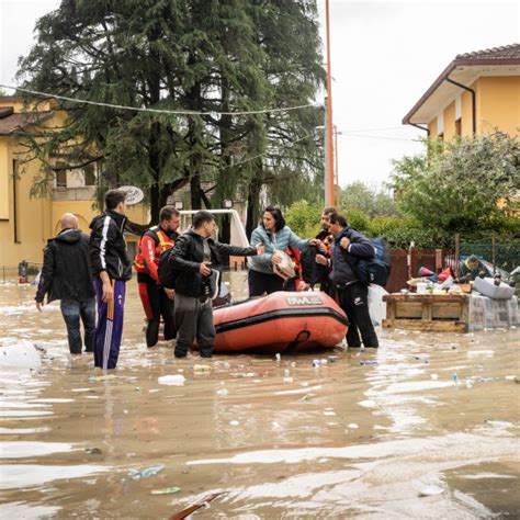 Alluvioni In Emilia Romagna Morti E Oltre Mila Sfollati Rtl