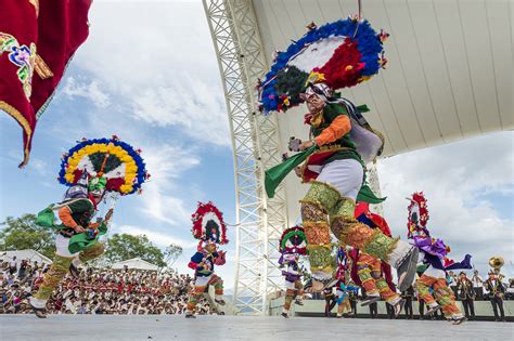 ES LA CULTURA Capital Cultural de México Por Juan Pablo Vasconcelos