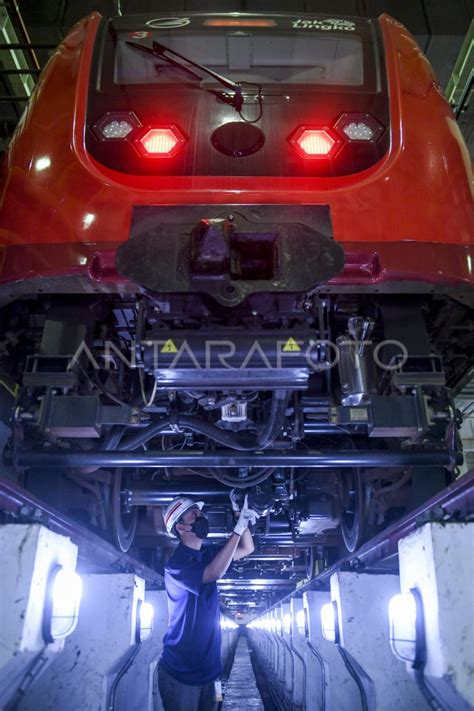 Perawatan Kereta Lrt Jakarta Antara Foto