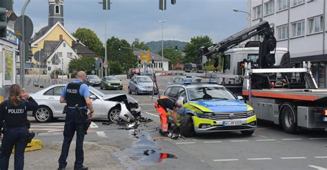 Unfall In Wetzlar J Hriger F Hrt Gegen Polizeiauto