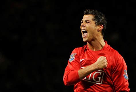 FACTBOX-Soccer-Manchester United signing Cristiano Ronaldo | Reuters