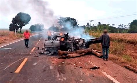 Carro se envolve em acidente trator no Médio Norte e pega fogo