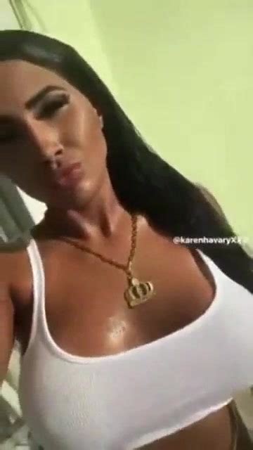 Busty Brunette Showing Her Naked Pussy Eager To Get Laid Cnn Amador