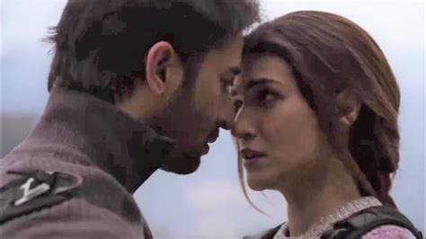 Shaheer Sheikh Enjoy Lip Kissing Scene With Kriti Sanon In Do Patti Web