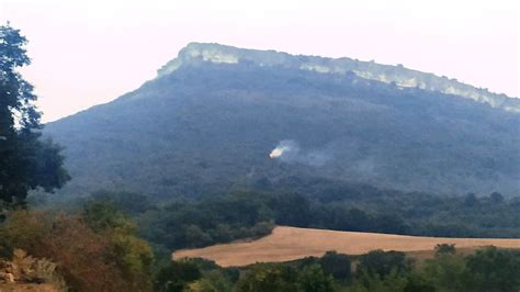 Controlado el fuego originado esta mañana por un rayo en la ladera este