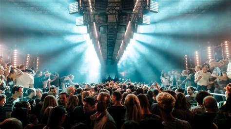 ade completa el programa de la conferencia  hardwell peggy gou