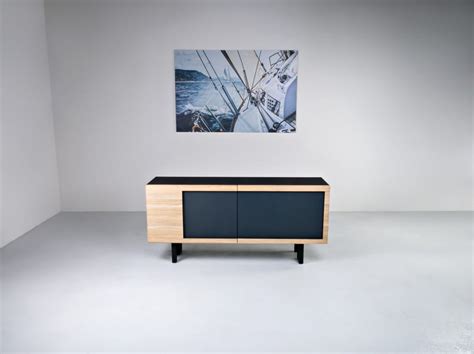 Sideboard aus massivem Holz mit Flügeltüren ANALOG By HOOKL und STOOL