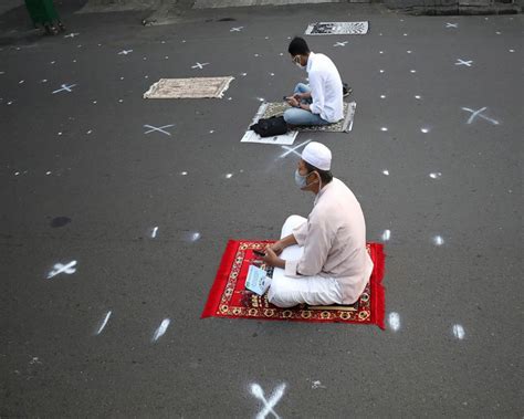 Virus Stifles Muslims Eid Al Fitr Celebrations For 2nd Year