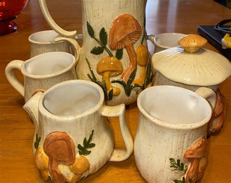 Vintage Arnels Mushroom Set Of 4 Coffee Cups Ceramic Coffee Pot