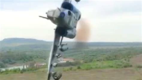 Уникальные кадры пролета Су-25 рядом с дроном - YouTube