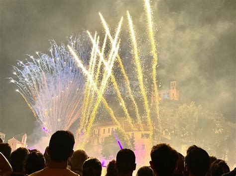 La Magia Dei Fuochi Torna A Dolceacqua In Migliaia Allo Spettacolo