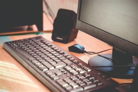 Banco de imagens computador portátil escrivaninha tela teclado