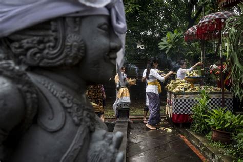 Rangkaian Hari Raya Galungan Ada Tradisi Jumpa Keluarga