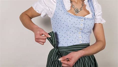 Bedeutung Der Dirndl Schleife Links Rechts Oder In Der Mitte Binden