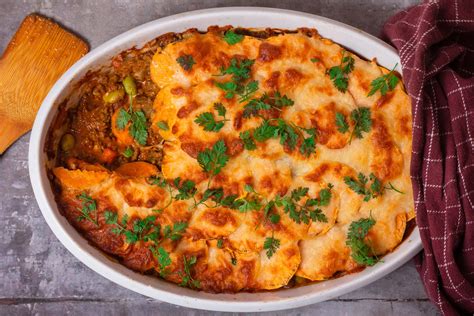 Cottage pie twist with sweet potato slices | Mambeno.co.uk