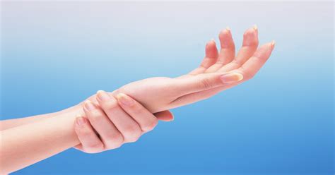 Poor circulation in fingers: Causes, symptoms, and treatment