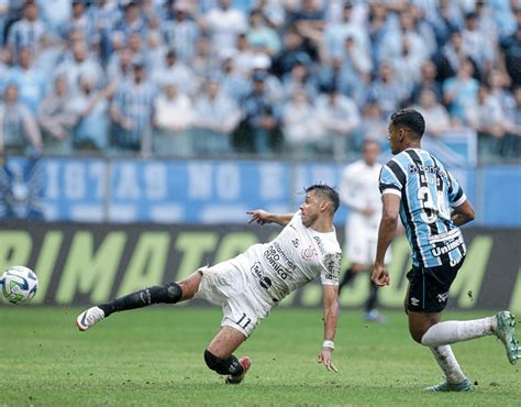 um a menos Corinthians vence o Grêmio em Porto Alegre e respira na