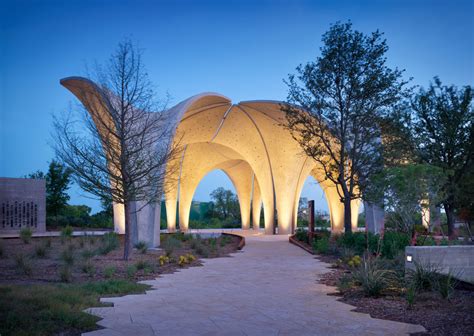 Sculptural Concrete Canopies Cool A San Antonio Public Park