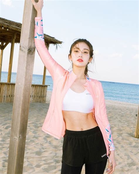 10 Times Somi Showed Off Her Perfectly Toned 11 Line Abs Jeon Somi