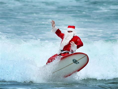 Surfing Santa visits Soldiers Beach on Christmas Day | News Local