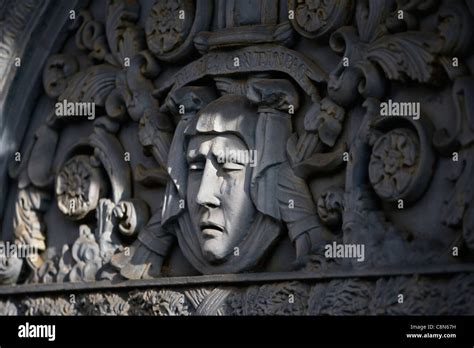 Montmartre Cemetery Hi Res Stock Photography And Images Alamy