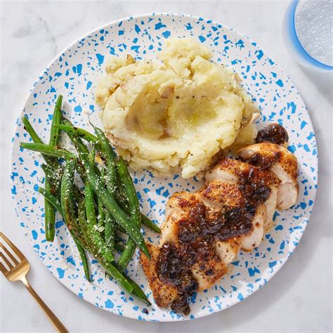 Recipe Chicken And Fig Pan Sauce With Creamy Mashed Potatoes And Green Beans Blue Apron