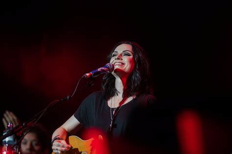 Fans are celebrating Amy Macdonald Life through her latest songs 40