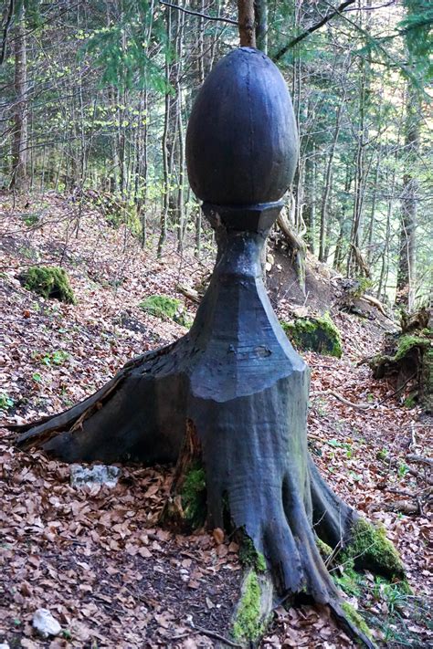 Le Sentier Des Statues Et Les Gorges De Lareuse Destination Montagne