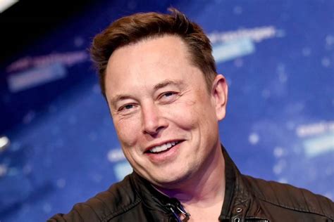 Crean petición para que Kathy Bates interprete a Elon Musk en una ...