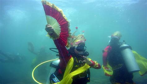 Aksi Tari Gandrung Dalam Air Membuat Takjub Wisatawan Genpi Co