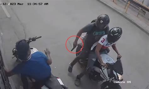 Video A Punta De Pistola Hombres Armados Roban Motocicleta En