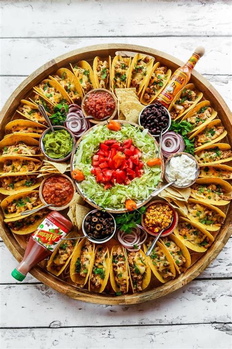 For Summer Hosting Enjoy This Easy Taco Recipe Dinner Board For A Large Gathering Make Crunchy