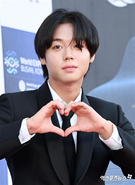 230719 Park Jihoon - Red Carpet Photos @ The 2nd Blue Dragon Series ... 